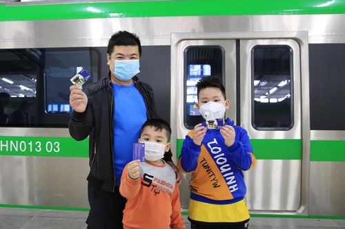 Người dân Thủ đô thích thú trải nghiệm đường sắt đô thị