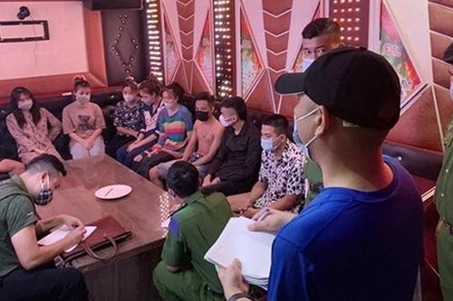 Cạm bẫy trong quán bar, karaoke 'chui' giữa mùa dịch
