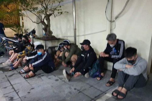 Xem Cảnh sát giao thông và Hình sự truy bắt đua xe trong đêm