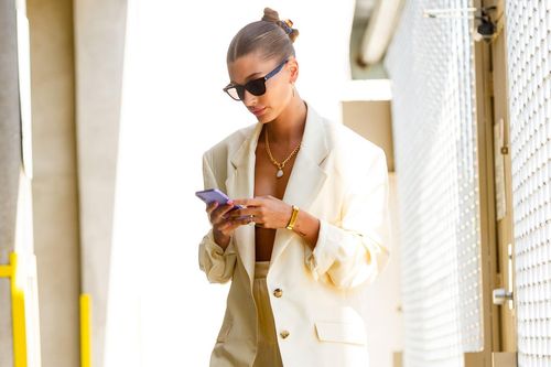 Tư duy phối màu của Hailey Bieber