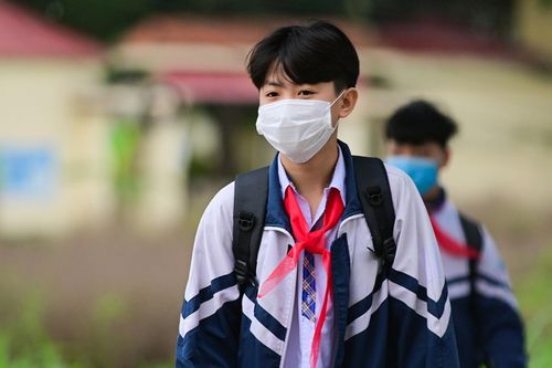 Hàng nghìn học sinh ở ngoại thành Hà Nội trở lại lớp