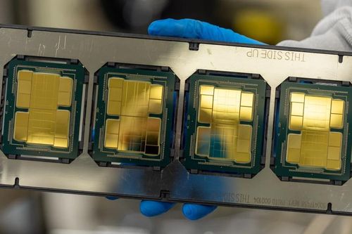 Bên trong nhà máy chip 7 tỷ USD của Intel