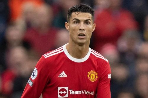 Man United cần chơi bóng bằng đầu
