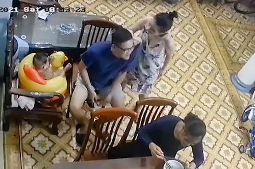 Clip: 'Bài học' nhớ đời vì trót bóc mẽ tài nấu ăn của vợ