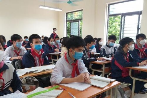Hà Nội: Tăng tốc tiêm vắc xin để đưa học sinh trở lại trường học