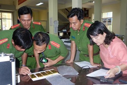 Đình chỉ công tác 3 cán bộ công an vì liên quan vụ án trùm buôn lậu Mười Tường