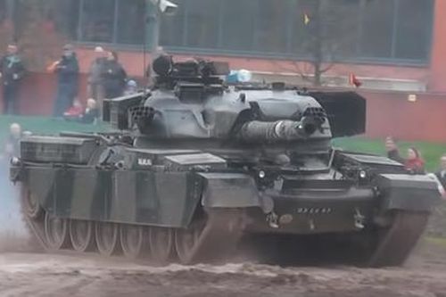 Anh đền bù hợp đồng xe tăng ký với Iran...50 năm trước