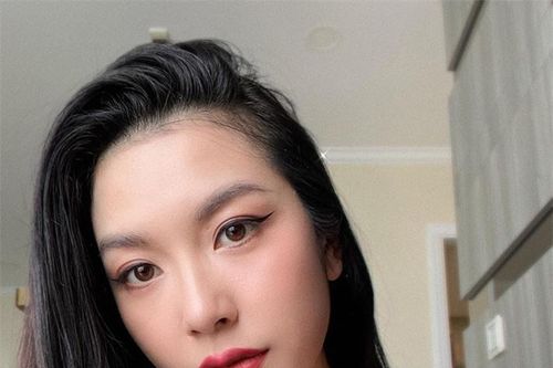 Bảng điểm của một nàng Hậu đang được lan truyền: Nhìn điểm tổng kết các môn học mà choáng, bất ngờ nhất là nhận xét của giáo viên