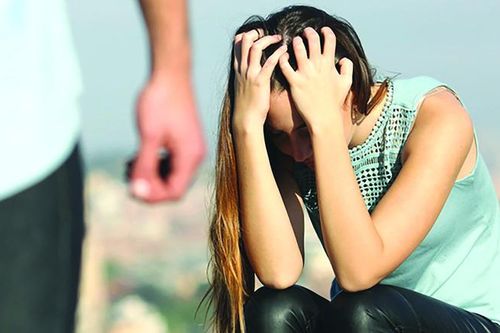 Ly hôn 3 năm vẫn bị ám ảnh bởi những trận đòn của chồng cũ