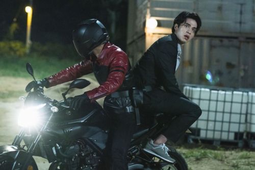 Lee Dong Wook rủ rê Wi Ha Joon tấu hề trong 'Bad And Crazy': Còn đâu những nam thần 'ngầu lòi'!