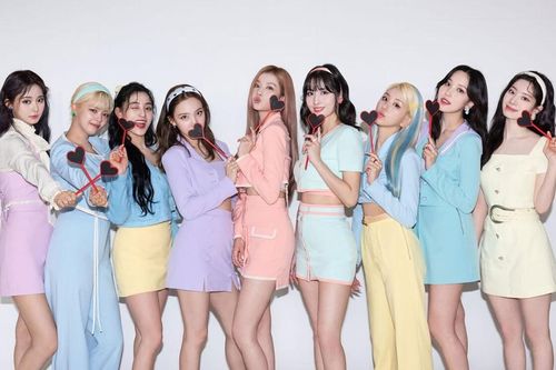 TWICE lẹt đẹt trên BXH nhạc số, ấy vậy album vẫn làm nên chuyện lớn tại Billboard