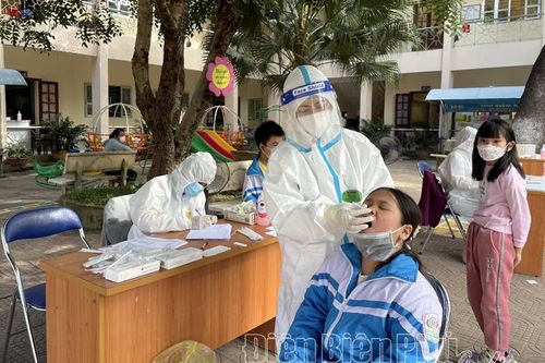 Học sinh 4 huyện, thành phố tạm dừng đến trường học trực tiếp