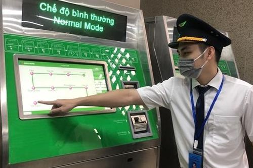 Tàu đường sắt Cát Linh-Hà Đông: Đìu hiu ngày đầu bán vé!