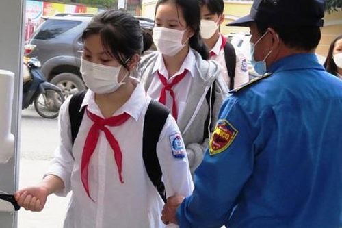 Nghệ An được phân bổ gần 100.000 liều vaccine tiêm cho trẻ em, học sinh ở TP Vinh đến trường