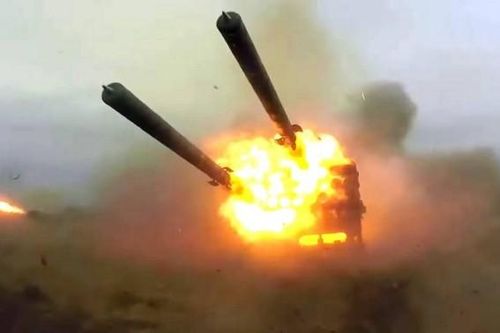 Nga 'phủ kín' biên giới Ukraine bằng tổ hợp phun lửa hạng nặng TOS-2 Tosochka