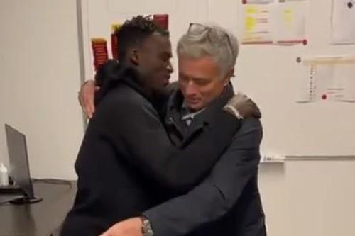 Mourinho mua giày cho sao trẻ lập cú đúp tại Serie A