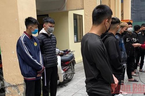 Tạm giữ hình sự 6 đối tượng đua xe