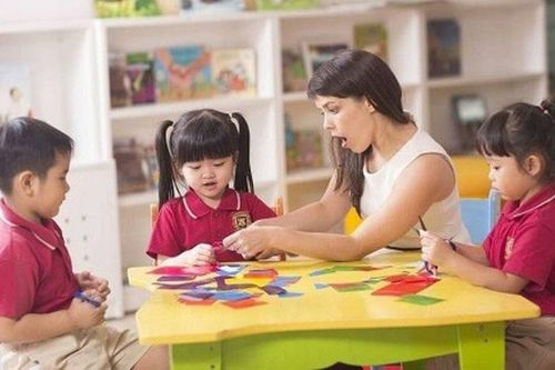 Phân biệt giàu - nghèo qua lớp tiếng Anh