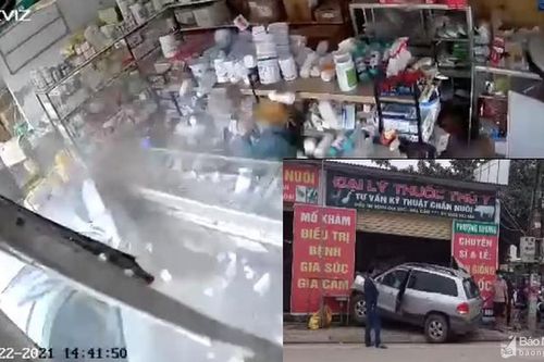 Ô tô lao vào cửa hàng, người phụ nữ thoát chết trong gang tấc