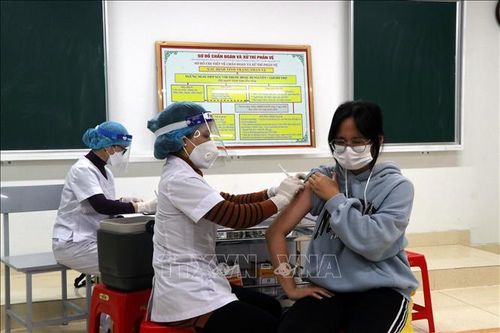 Hải Dương: Ngày đầu tiên tiêm vaccine phòng COVID-19 cho trẻ từ 12 đến 17 tuổi