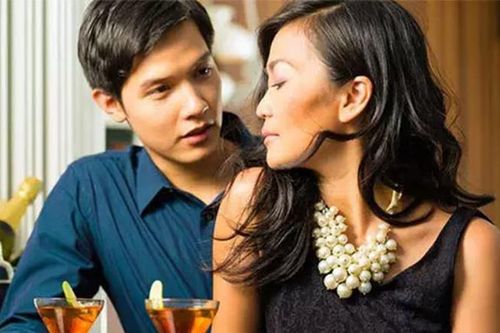 Chàng trai ghen vì yêu hay chỉ là ích kỷ?
