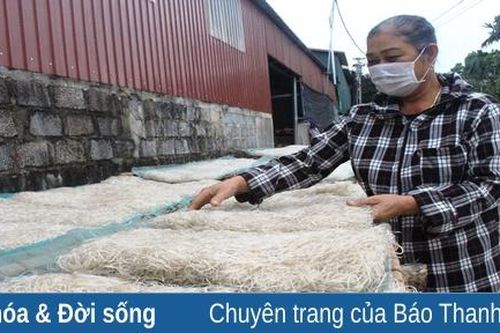 Nhộn nhịp nghề làm miếng dong làng Vạn Thành
