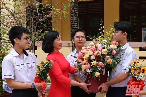 Giáo dục thích ứng và vai trò của 'người thầy công nghệ'