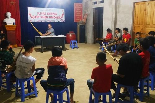 Vang mãi nhịp khèn Mông