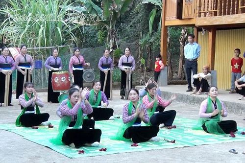 Lễ hội Mợi của đồng bào Mường Phù Yên