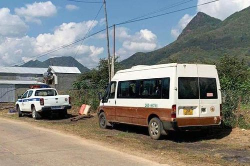 Thông tin chính thức xe đưa đón học sinh bị bung chốt cửa khiến 2 học sinh bị thương vong