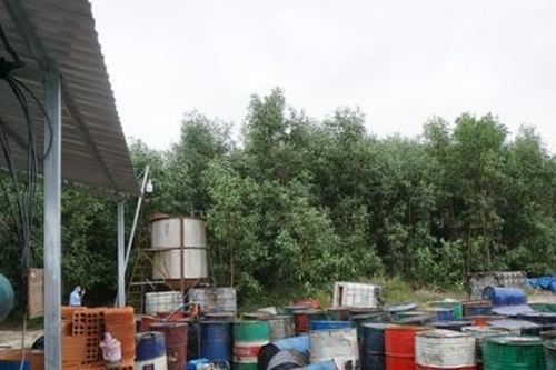 Bình Thuận: Phát hiện cơ sở sản xuất nhớt thải không giấy phép