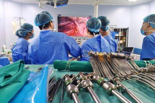 Lần đầu tiên, Việt Nam phẫu thuật nội soi lấy mảnh gan từ người sống để ghép cho bệnh nhân ung thư gan