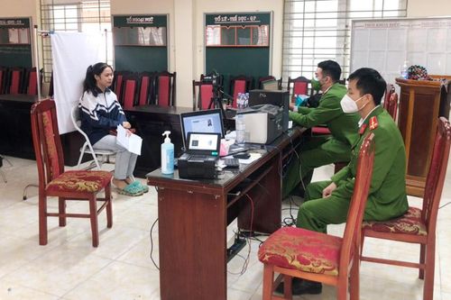 Cấp căn cước công dân cho học sinh tại các điểm tiêm vắc xin phòng Covid-19