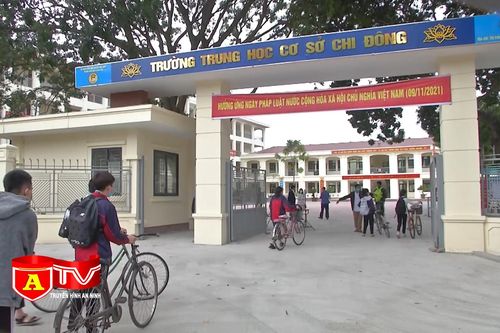 Học sinh lớp 9 ngoại thành Hà Nội vui mừng phấn khởi trở lại trường