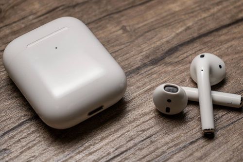 Bệnh nhân nuốt nhầm AirPods vào bụng thay vì thuốc giảm đau