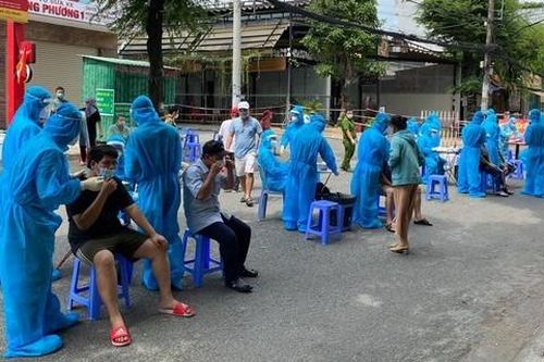 Số ca mắc mới tăng trở lại, UBND TPHCM chỉ đạo khẩn