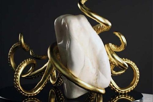 Thừa kế 'chiếc răng khổng lồ', vài năm sau chàng trai có ngay nghìn tỷ