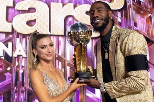 Ngôi sao NBA gây sốc khi đăng quang 'Bước nhảy hoàn vũ phiên bản Mỹ'