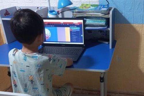 'Dở khóc dở cười' khi học sinh làm bài kiểm tra giữa kỳ trực tuyến