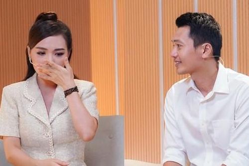 Linh Phi bật khóc, mong muốn quay lại công việc sau khi sinh con cho Quang Tuấn
