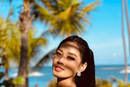 Diện váy lệch vai tông màu đỏ rực, Đỗ Thị Hà 'sáng bừng' bên dàn đối thủ ở Miss World 2021