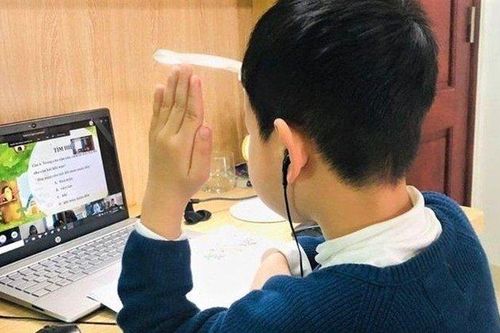 Một địa phương cho học sinh tạm nghỉ học online để giảm căng thẳng