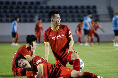 Tiến Linh, Hoàng Đức cười 'thả ga', chờ đấu AFF Cup