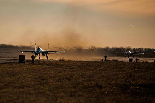 Nga và Ukraine tập trận trong cùng một ngày