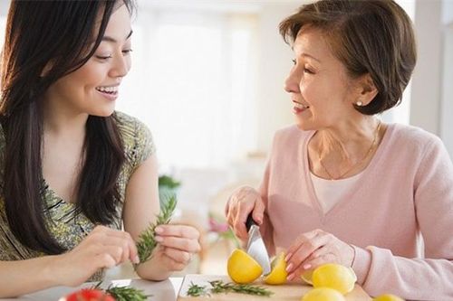 Bữa tiệc đầu tiên toàn món mẹ chồng nấu
