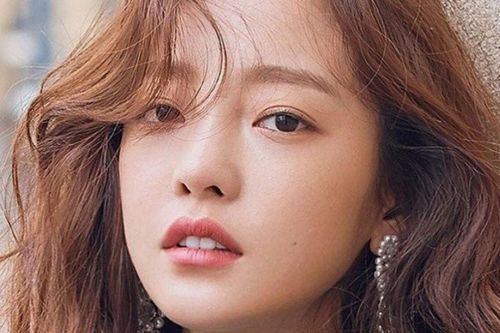Tưởng niệm 2 năm Goo Hara (KARA) qua đời: Fan vẫn tiếc thương và luôn nhớ về đóa hoa bé nhỏ