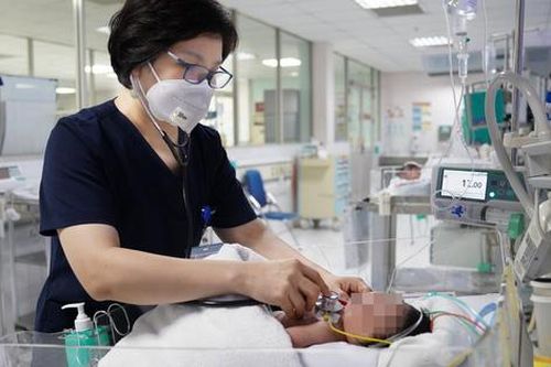 Bé 2 ngày tuổi ngộ độc sái thuốc phiện
