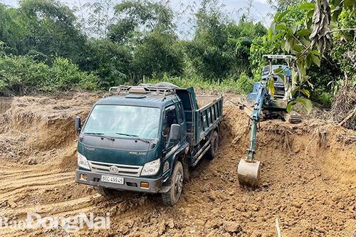 Phát hiện khai thác đất trái phép