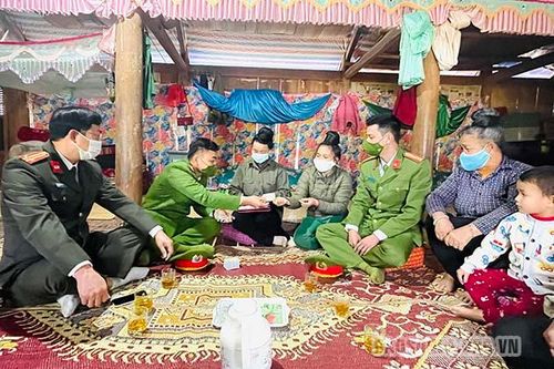 Công an Mai Sơn thực hiện '3 cùng' với nhân dân