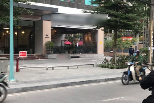 Hà Nội: Người phụ nữ rơi từ tầng cao chung cư xuống đất thiệt mạng